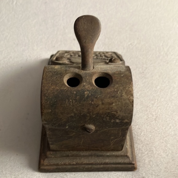 Bill Nye Cigars Vintage Cutter, original patina, good working order. Wood base. - Picture 5 of 5